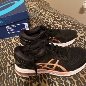 Like New Asics Gel Kayano 26 in Black/ Rose Gold